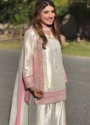 Off-white silk blend embroidered kurta-sets 2