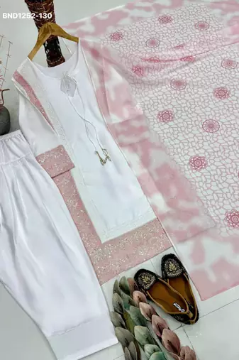 Off-white silk blend embroidered kurta-sets
