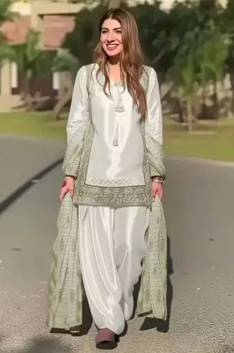 Off-white silk blend embroidered kurta-sets