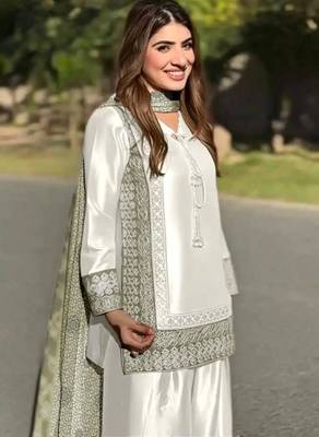Off-white silk blend embroidered kurta-sets 2