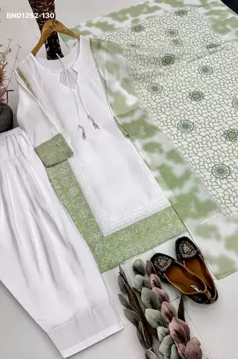 Off-white silk blend embroidered kurta-sets