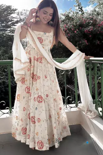 Off-white georgette embroidered kurta-sets