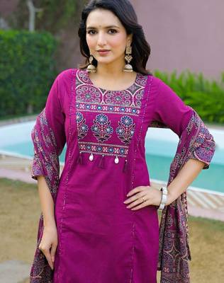 Cotton printed straight kurti-pant-dupatta set 4