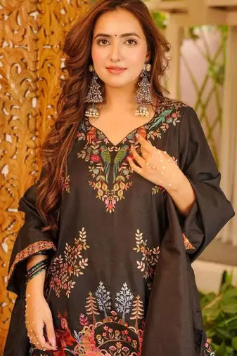 Black crepe printed kurta-sets