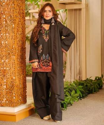 Black crepe printed kurta-sets 4