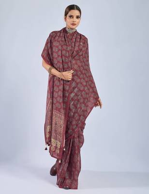 Maroon color stylish ajrak printed traditional chiffon fabric saree 4
