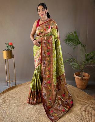 Pista green style silk blend zari weaving contrust border saree with blouse 2