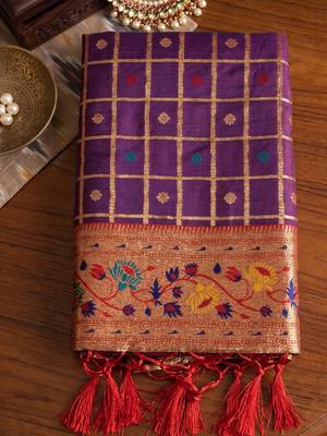 Purple color banarasi silk fabric graceful ethnic woven saree 5
