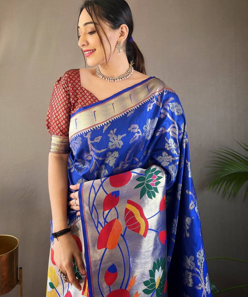 Violet soft silk blend saree with rich weaved heavy pallu & 3d traditional design with gold and silver zari