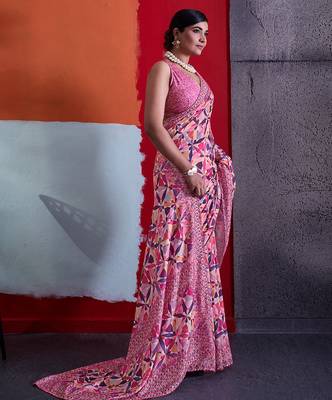 Pink color smart cotton crepe fabric beautiful designer printed saree 5