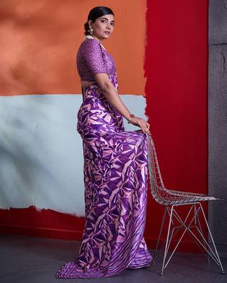 Purple color smart cotton crepe fabric beautiful designer printed saree 4