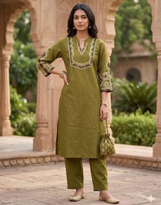 Women's floral yoke design thread work straight kurta with trousers 1