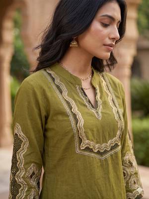 Women's floral yoke design thread work straight kurta with trousers 4