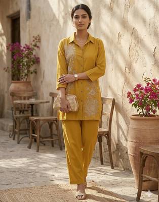 Riwomen's yellow ethnic motif embroidered tunic with straight fit trousers 1