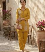 Riwomen's yellow ethnic motif embroidered tunic with straight fit trousers