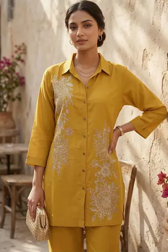 Riwomen's yellow ethnic motif embroidered tunic with straight fit trousers