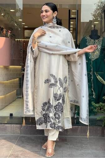 White viscose rayon digital print kurti pant set with mal chanderi dupatta