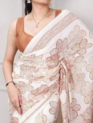 White fabric of saree printed saree with floral print 3