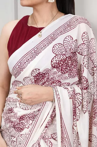 White fabric of saree printed saree with floral print
