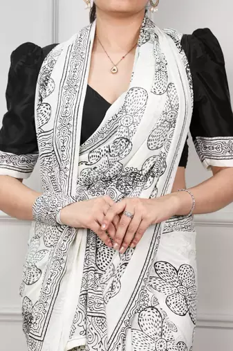 White fabric of saree printed saree with floral print