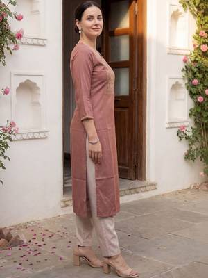 Brown women floral embroidered sequinned floral kurta 4
