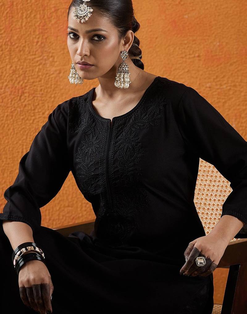 Black floral embroidered thread work straight kurta