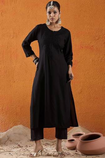 Black floral embroidered thread work straight kurta