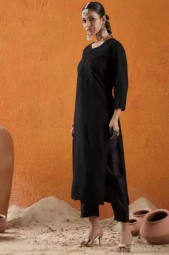 Black floral embroidered thread work straight kurta