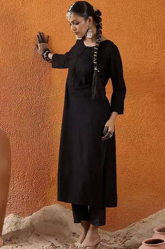 Black floral embroidered thread work straight kurta