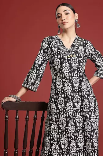 Black ethnic motifs printed pure cotton kurta with trousers