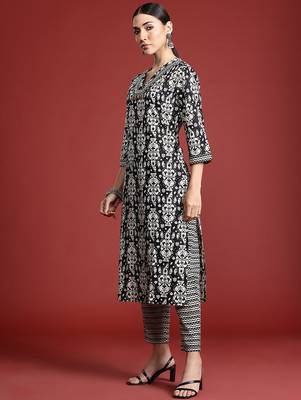 Black ethnic motifs printed cotton kurta with trousers 5