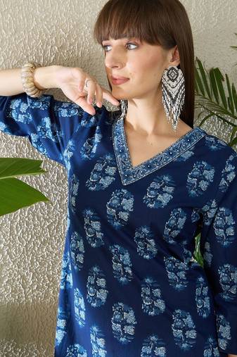 Blue women floral printed sequinned indigo kurta