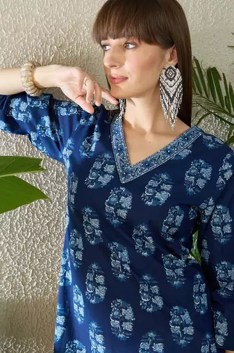 Blue women floral printed sequinned indigo kurta