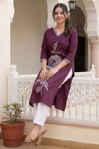 Burgundy floral embroidered thread work kurta