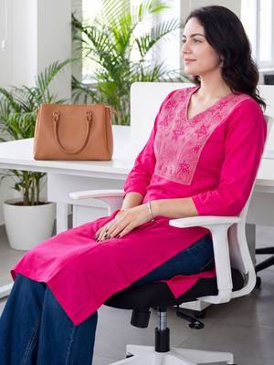 Pink women ethnic motifs embroidered thread work kurta 2