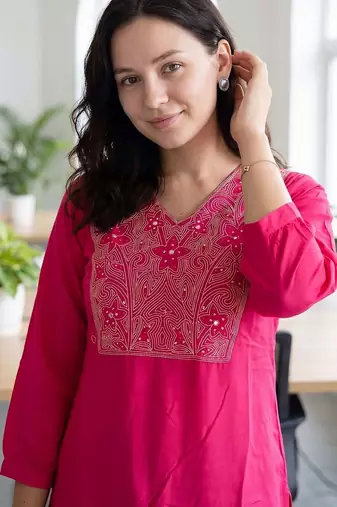 Pink women ethnic motifs embroidered thread work kurta