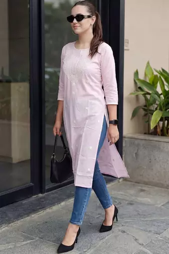 Pink women paisley embroidered thread work floral kurta