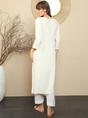 White ethnic motifs embroidered straight kurtas 3