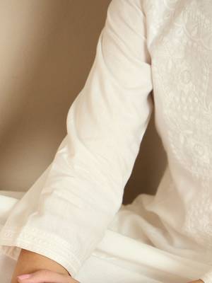 White ethnic motifs embroidered straight kurtas 5