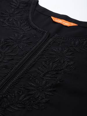 Black floral embroidered thread work kurta 2