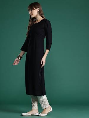 Black floral embroidered thread work kurta 4
