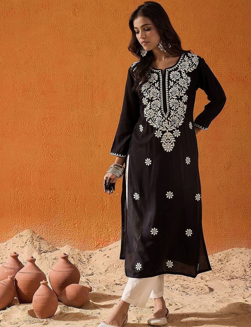 Black ethnic motifs embroidered straight kurta