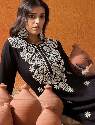 Black ethnic motifs embroidered straight kurta 2
