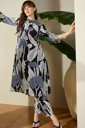Black women floral printed regular pure cotton kurta with trousers
