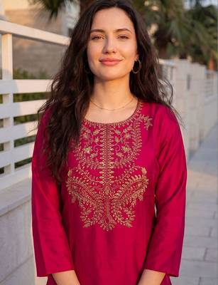 Pink women embroidered thread work kurta 2