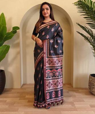Black viscose printed saree with zari work 3
