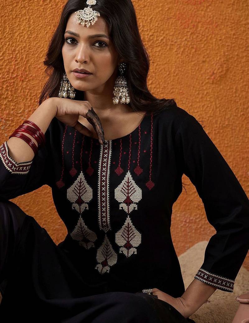 Black ethnic motifs embroidered thread work straight kurta