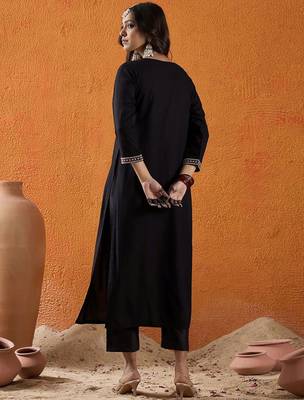 Black ethnic motifs embroidered thread work straight kurta 4