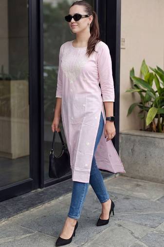 Pink women paisley embroidered thread work floral kurta