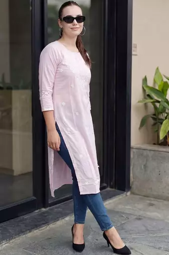 Pink women paisley embroidered thread work floral kurta
